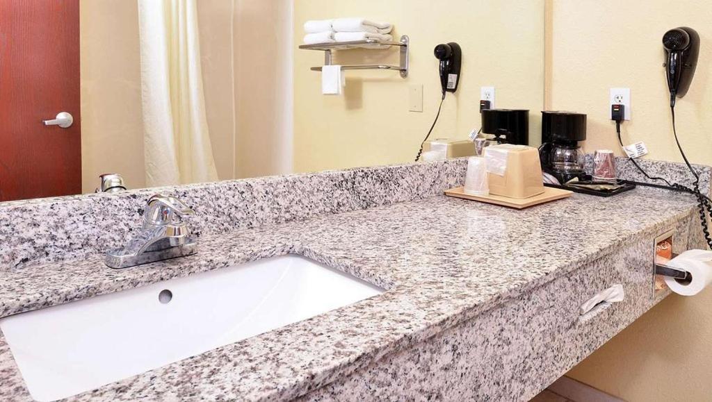 Quality Inn And Suites フォートワース エクステリア 写真
